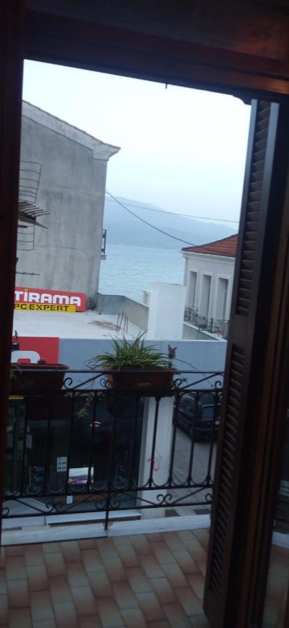 Evi'S Apartment Nafpaktos Extérieur photo